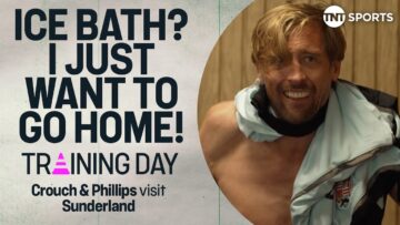 IM SWEATING 😂 | Peter Crouch & Kevin Phillips return to Premier League training with Sunderland